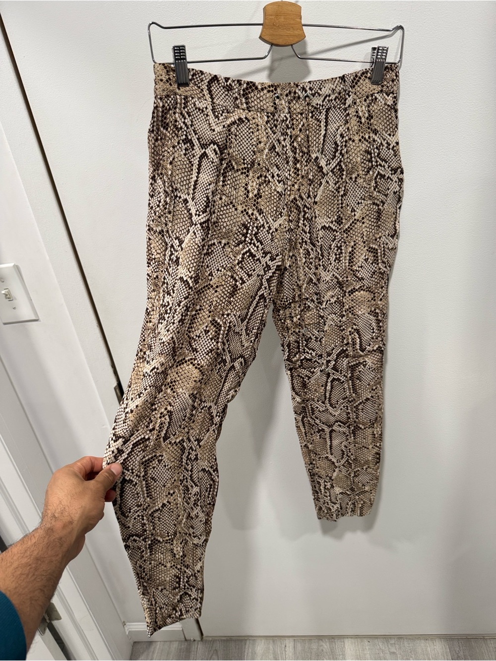ZARA Women Brown Animal
Python Snake Print Jogger Pants
Size M